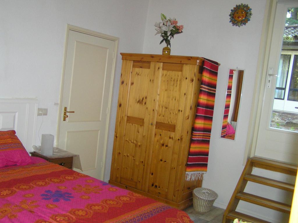 B&B Atelier Maarbeek Хеллендорн Номер фото