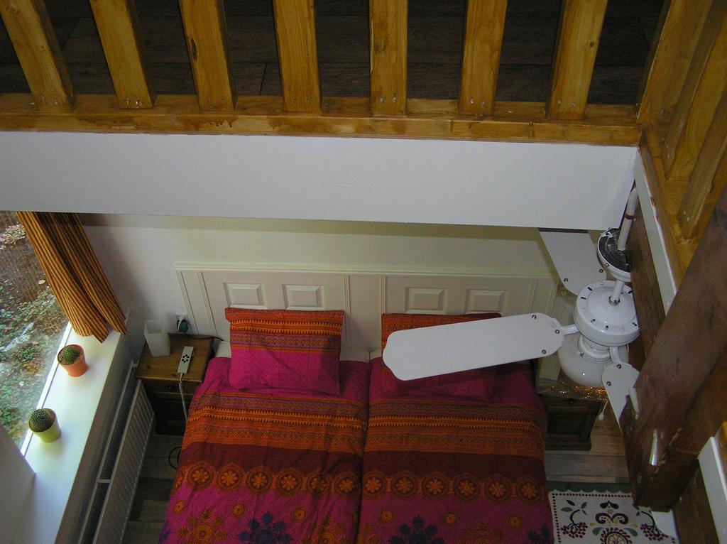 B&B Atelier Maarbeek Хеллендорн Номер фото
